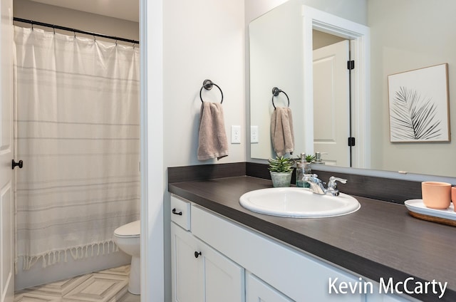 full bathroom with toilet, curtained shower, and vanity