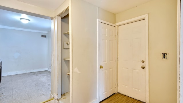 corridor with visible vents and baseboards