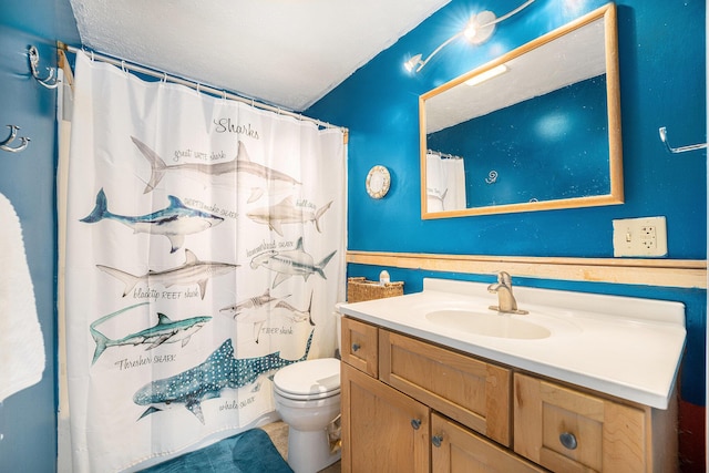 bathroom featuring a shower with shower curtain, vanity, toilet, and a textured ceiling