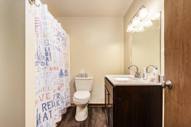 full bathroom featuring baseboards, toilet, wood finished floors, curtained shower, and vanity