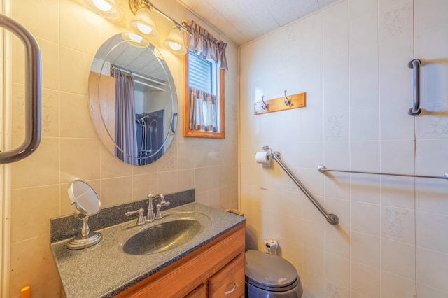 full bathroom with tile walls, toilet, curtained shower, vanity, and backsplash