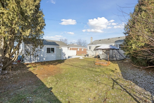 view of yard with an outbuilding and fence