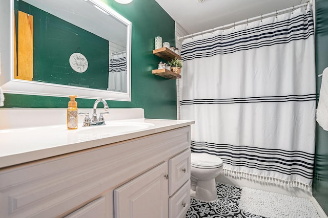 bathroom featuring toilet, a shower with shower curtain, and vanity