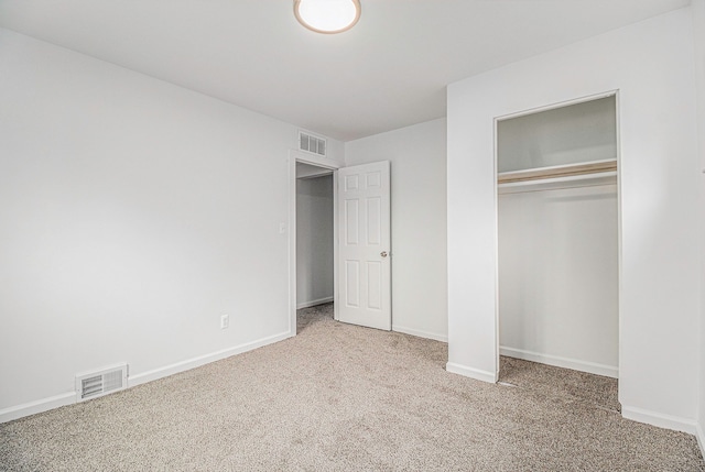 unfurnished bedroom featuring carpet floors, a closet, visible vents, and baseboards