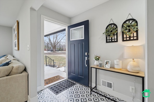 foyer with visible vents and baseboards