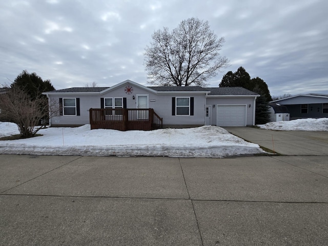 view of front of house featuring concrete driveway and an attached garage