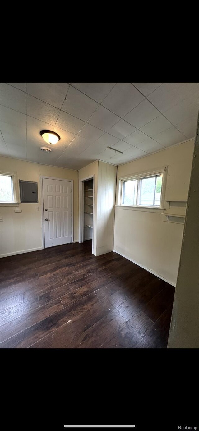 1531 Gilbert St, Saginaw, MI 48602 - unfurnished room with hardwood / wood-style floors