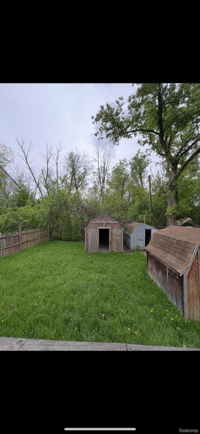 1531 Gilbert St, Saginaw, MI 48602 - view of yard