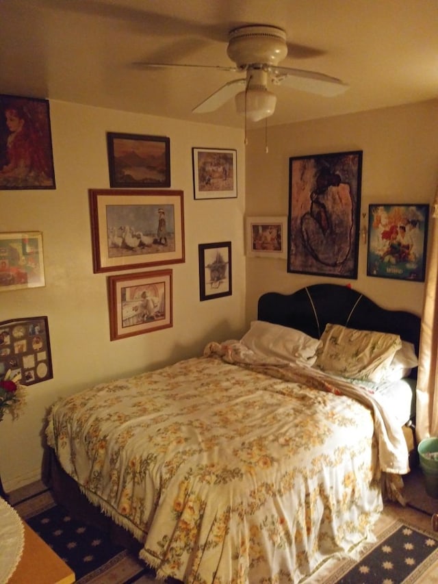 bedroom featuring a ceiling fan