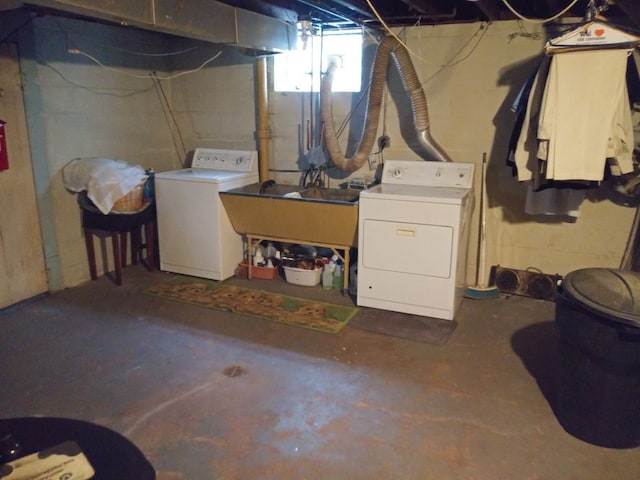 basement with a sink and washer and clothes dryer