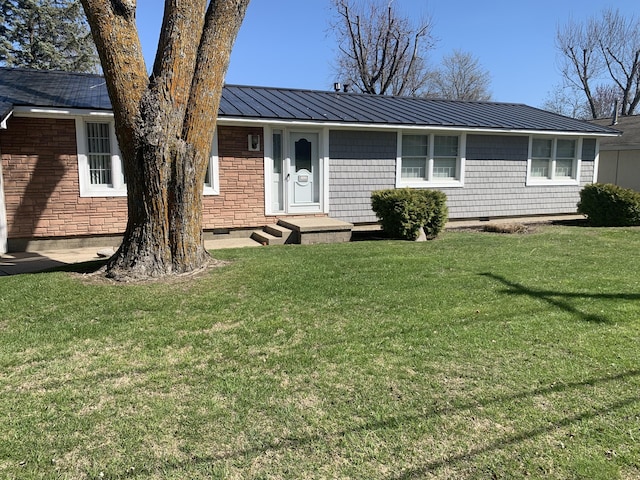 single story home featuring crawl space, metal roof, and a front yard