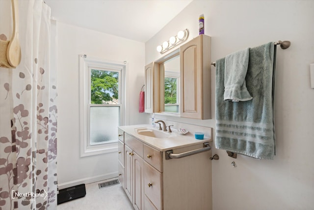 full bath with a shower with shower curtain, visible vents, vanity, and baseboards