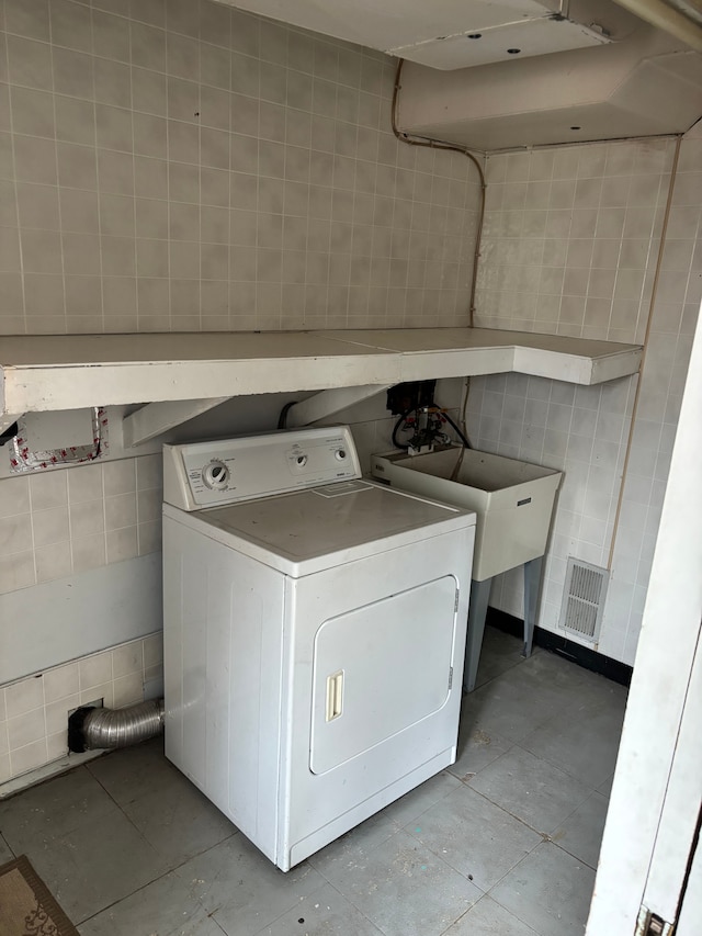 clothes washing area featuring laundry area, washer / clothes dryer, and visible vents