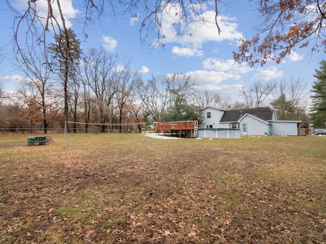 view of yard with a pool