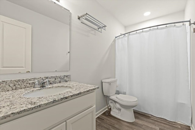 full bathroom with baseboards, toilet, wood finished floors, curtained shower, and vanity