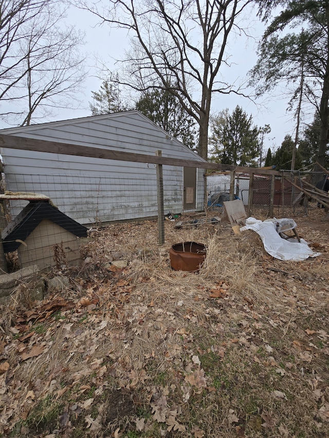 view of yard featuring an outbuilding and exterior structure