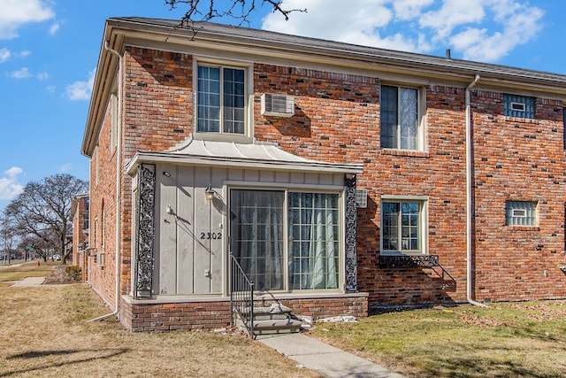 view of front of home with brick siding and a front yard