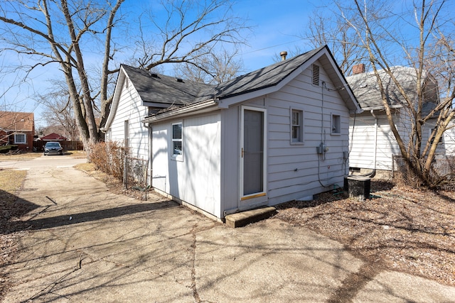 view of outbuilding featuring an outbuilding and concrete driveway