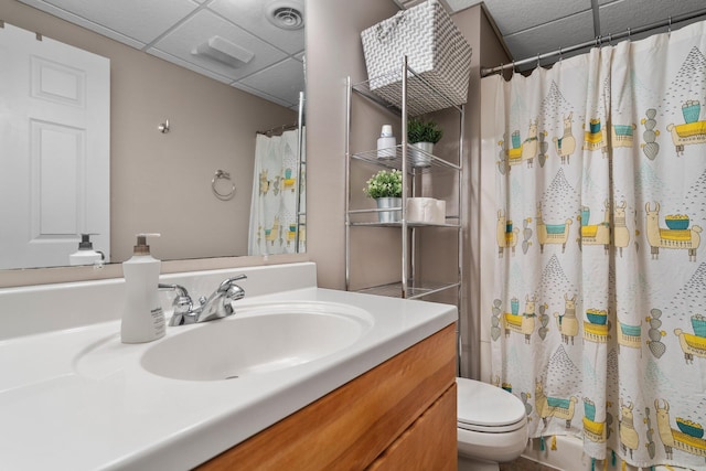 full bath with a paneled ceiling, visible vents, toilet, vanity, and a shower with curtain