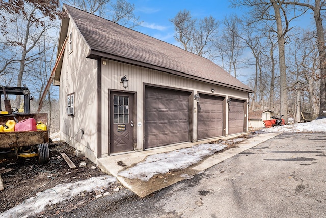 view of detached garage