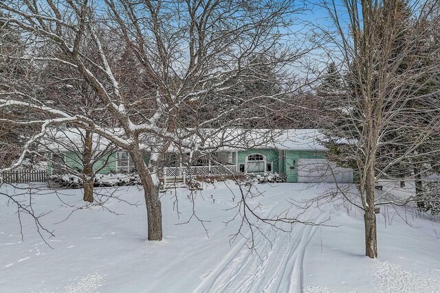 Listing photo 2 for 4460 Foxfire Dr, Traverse City MI 49684