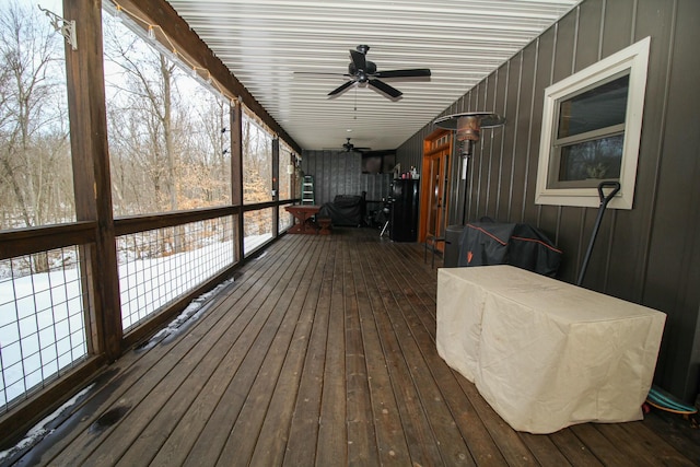 sunroom with a ceiling fan