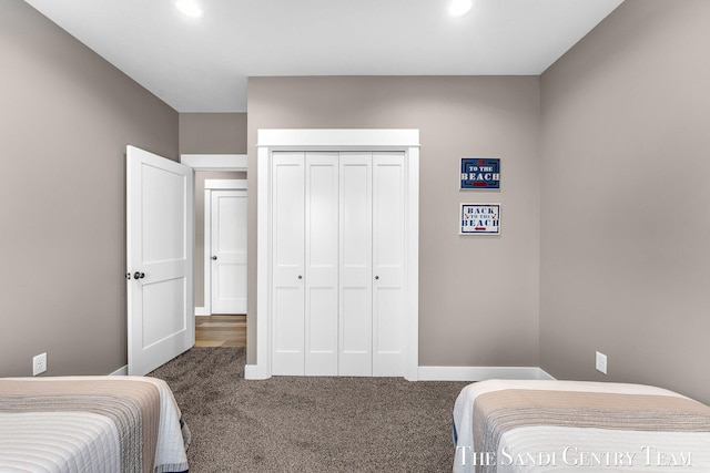 carpeted bedroom with recessed lighting, a closet, and baseboards