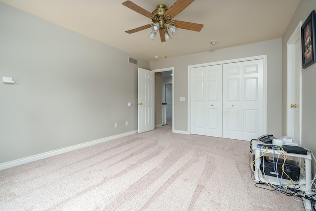 bedroom featuring light carpet, baseboards, visible vents, ceiling fan, and a closet