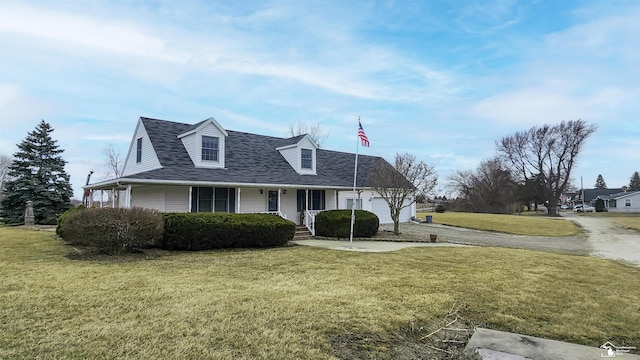 view of front facade featuring a garage, a front yard, roof with shingles, and driveway