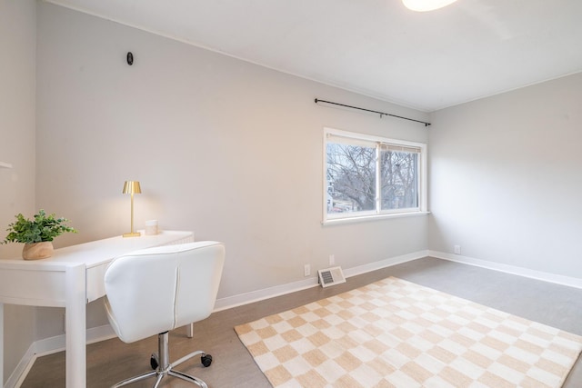 home office with visible vents and baseboards