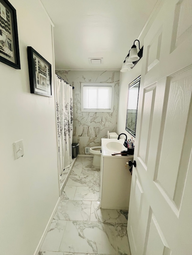 4539 Trumbull Dr, Flint, MI 48504 - full bathroom featuring marble finish flooring, toilet, vanity, and curtained shower