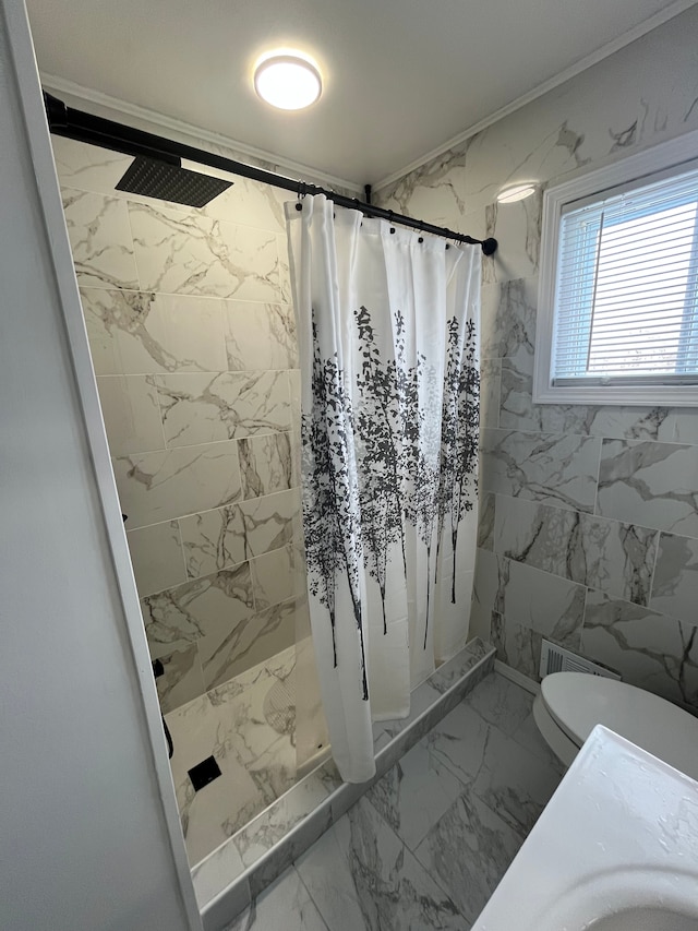 4539 Trumbull Dr, Flint, MI 48504 - bathroom featuring a shower with shower curtain, marble look tiles, and toilet
