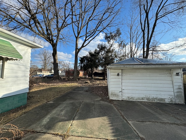 view of detached garage