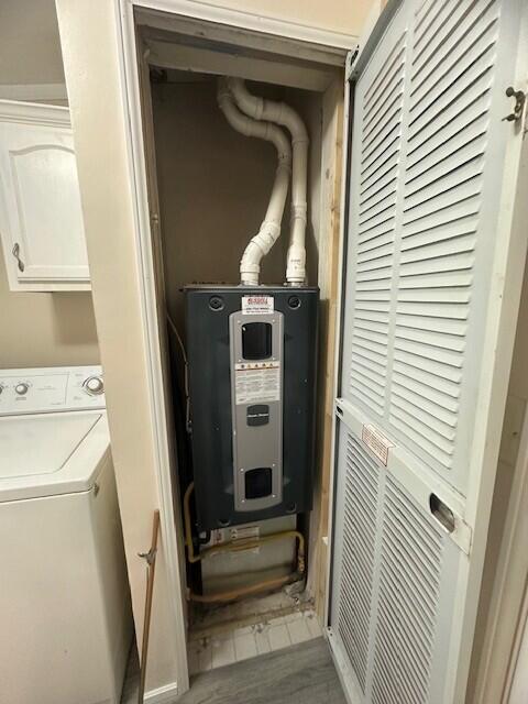 utility room with washer / clothes dryer