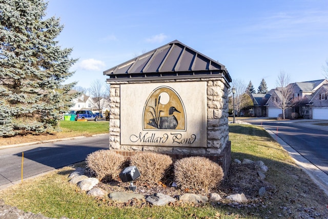 view of community / neighborhood sign