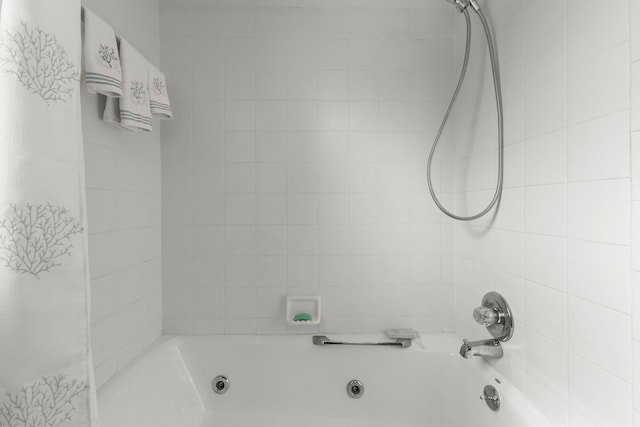 bathroom featuring a combined bath / shower with jetted tub