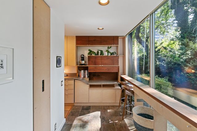 bar featuring recessed lighting