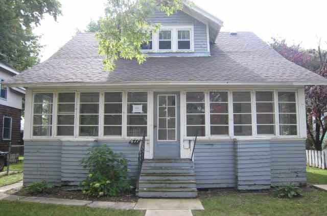 view of front facade featuring entry steps and roof with shingles