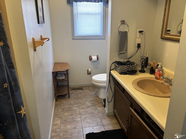 full bathroom featuring visible vents, toilet, vanity, tile patterned flooring, and baseboards