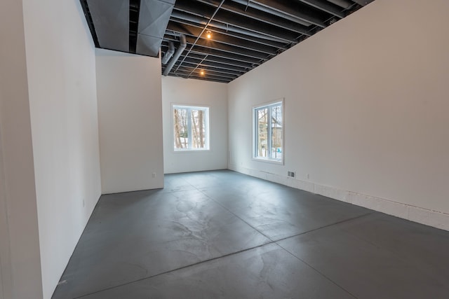 spare room featuring concrete flooring