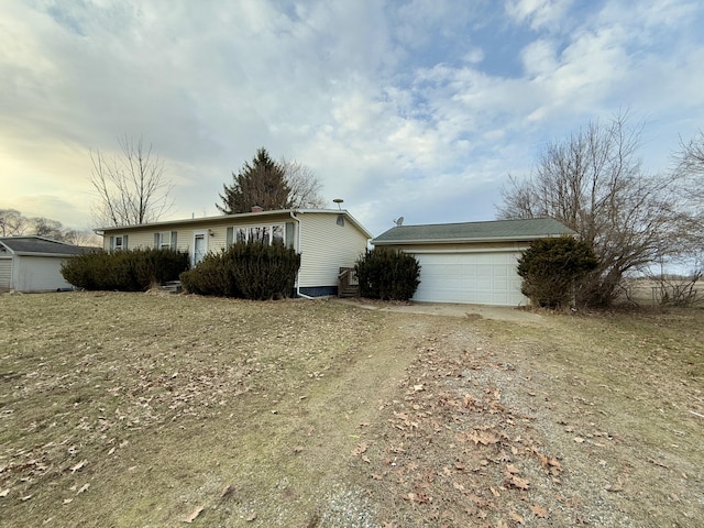 view of front of home featuring a garage and driveway