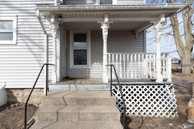 property entrance featuring a porch