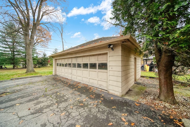 view of detached garage