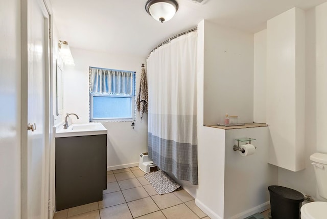 full bathroom featuring curtained shower, toilet, vanity, baseboards, and tile patterned floors