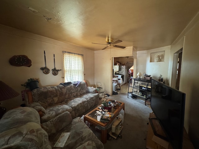 carpeted living room featuring a ceiling fan