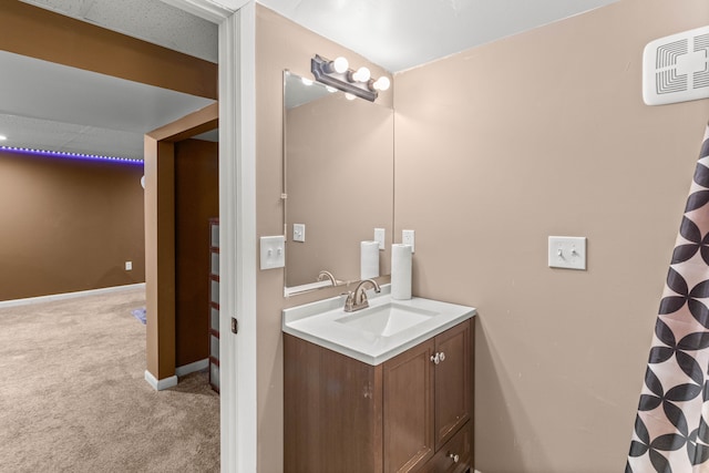 full bath featuring visible vents, vanity, and baseboards