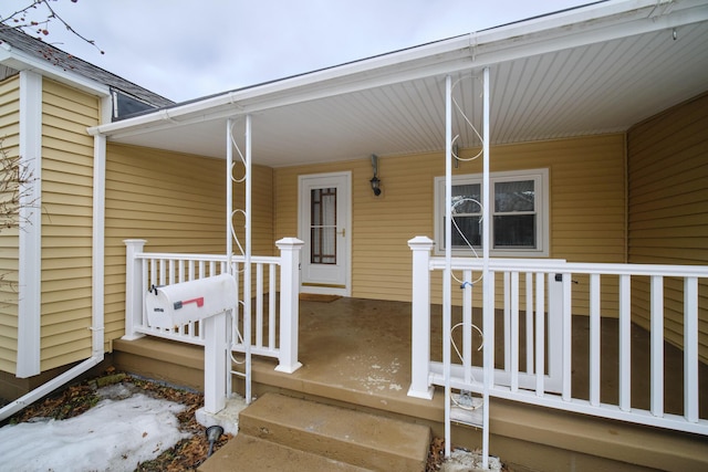 entrance to property featuring covered porch