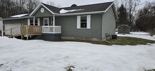 view of front facade featuring covered porch and a garage