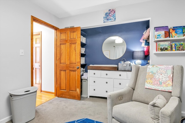 living area with carpet and baseboards