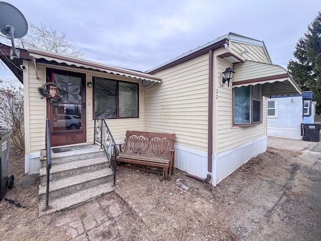 manufactured / mobile home featuring metal roof